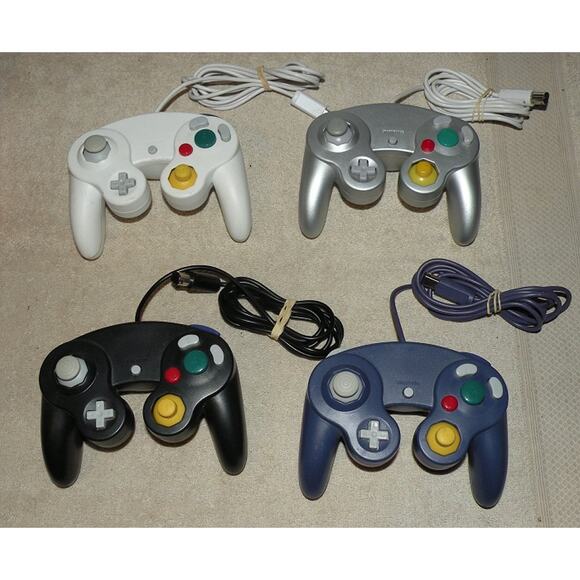 Lot 4 Unbranded Nintendo Game Cube Controllers Untested - Picture 1 of 1